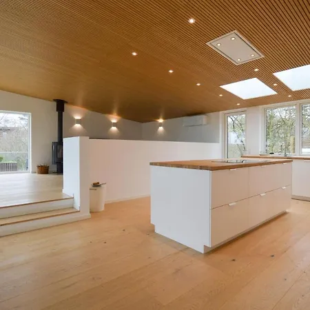 Nice In W/ Sauna And 5 Bedrooms * פארביילה